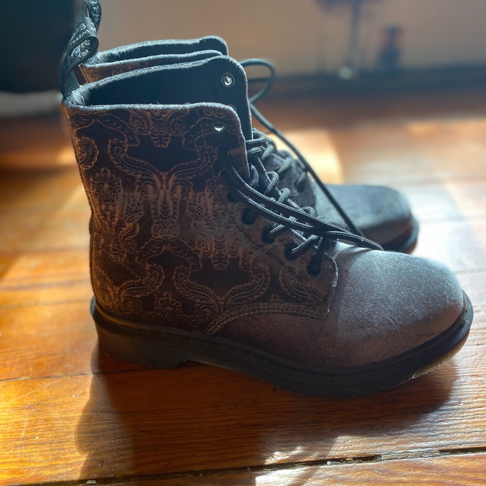 Dr Martens paisley velvet combat boots great condition only worn once size 7